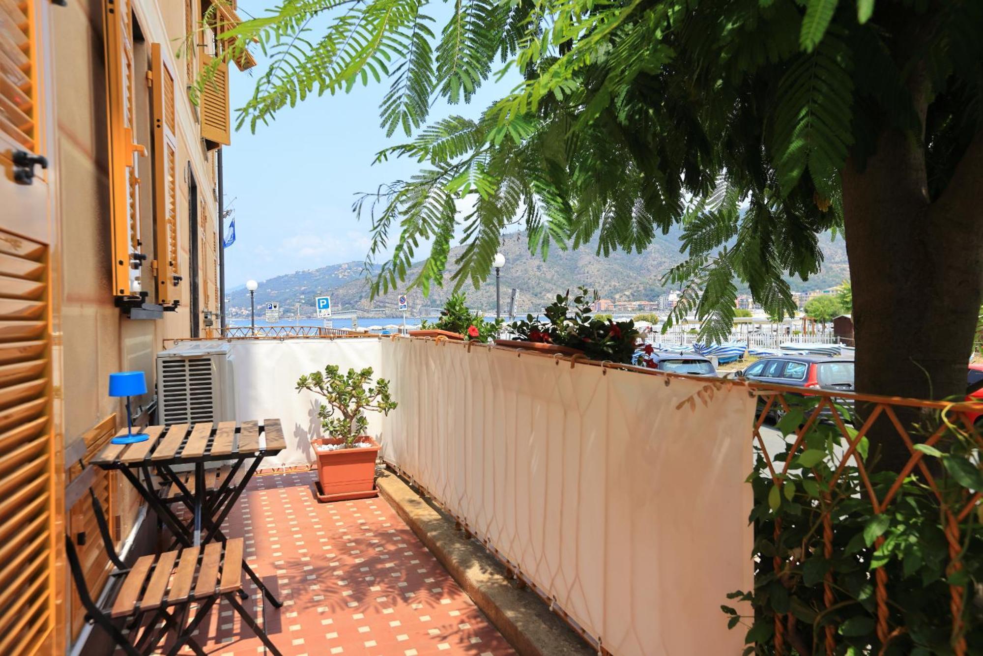Adamaina - Sea View Apartment With Private Garage Sestri Levante Bagian luar foto